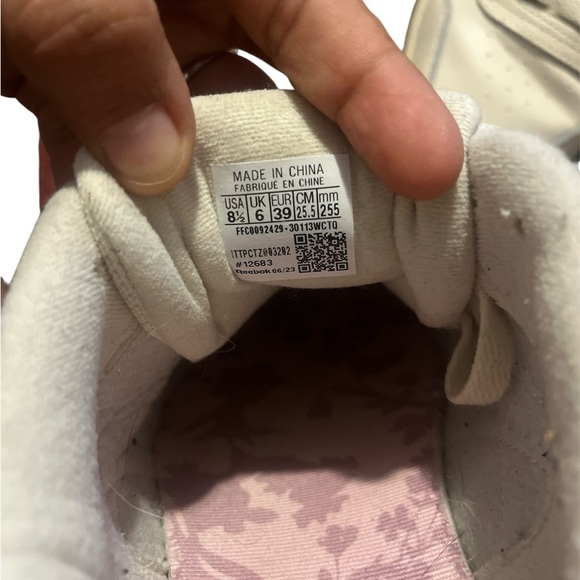 Reebok Off-White Classic Sneakers - Picture 7 of 8